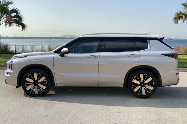 2025 Mitsubishi Outlander ZM Exceed SUV Image 4