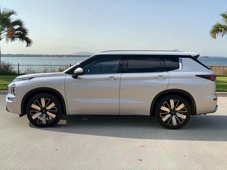 2025 Mitsubishi Outlander ZM Exceed SUV Image 4
