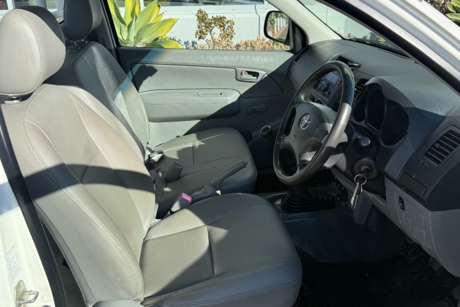 2009 Toyota HiLux TGN16R WorkMate Cab Chassis Image 11