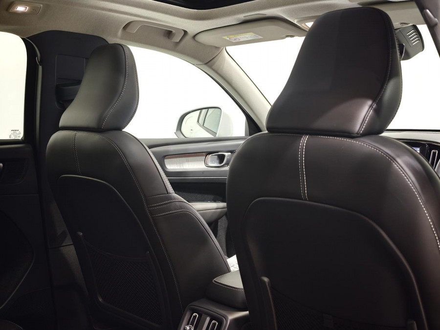 2025 Volvo XC40 XZ Plus B4 SUV Image 26