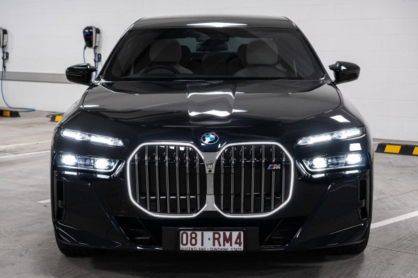 2024 BMW i7 G70 M70 xDrive Sedan image 3