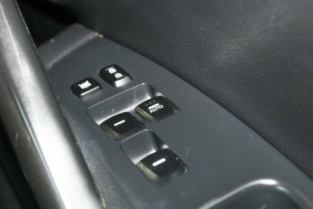 2012 Hyundai Veloster FS + Coupe Hatchback Mobile Image 29