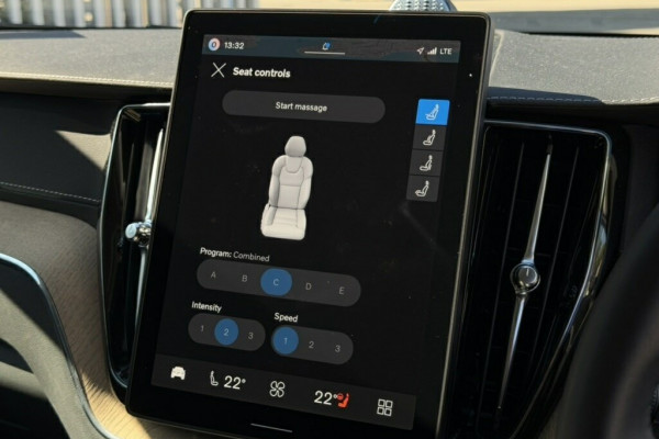 2025 MY26 Volvo XC60 UZ Ultra B5 Dark SUV Image 12