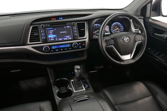 2017 Toyota Kluger Grande 8 of 26