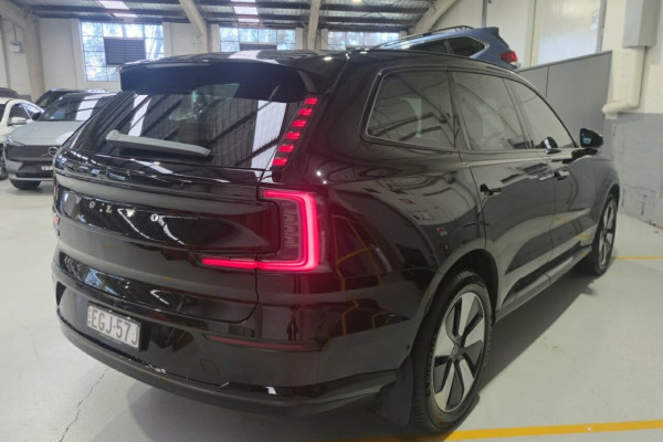 2025 Volvo EX90  Plus Twin Motor SUV Image 8