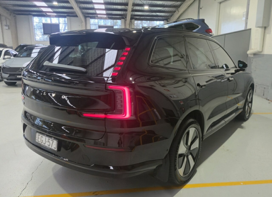2025 Volvo EX90  Plus Twin Motor SUV Image 8