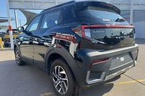 2025 Mahindra XUV3X0  AX5L SUV Image 6