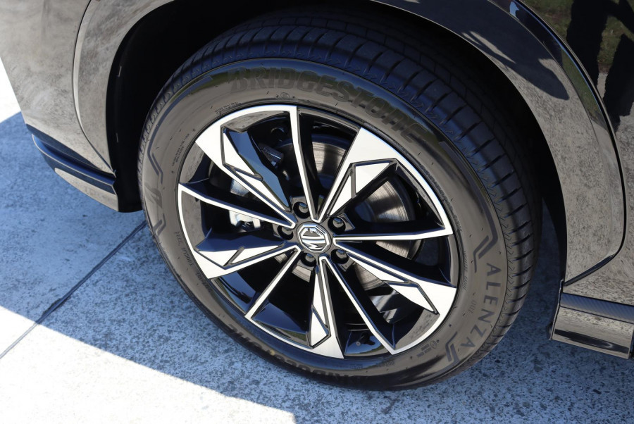 2024 MY24.5 MG HS AS33 Essence SUV Image 9