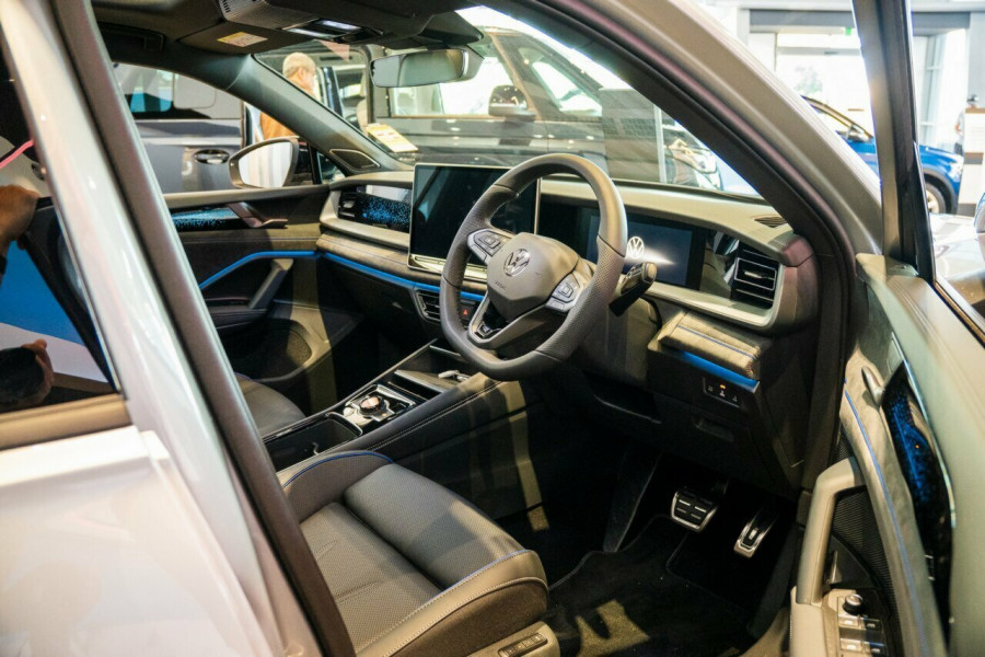 2026 Volkswagen Tayron R4 200TSI eHybrid R-Line SUV Image 18