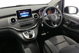 2018 Mercedes-Benz V Class Van Image 5