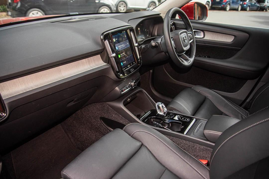 2023 Volvo XC40  Ultimate B4 Bright SUV Image 7
