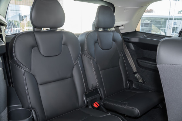 2026 Volvo XC90 L Series Ultra B5 Dark SUV Image 16