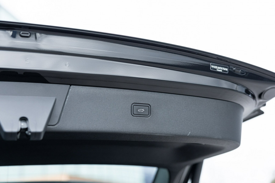 2026 Volvo EX30  Single Motor Extended Range Plus SUV Image 21