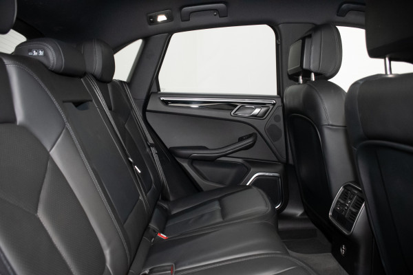 2022 Porsche Macan S SUV Image 3