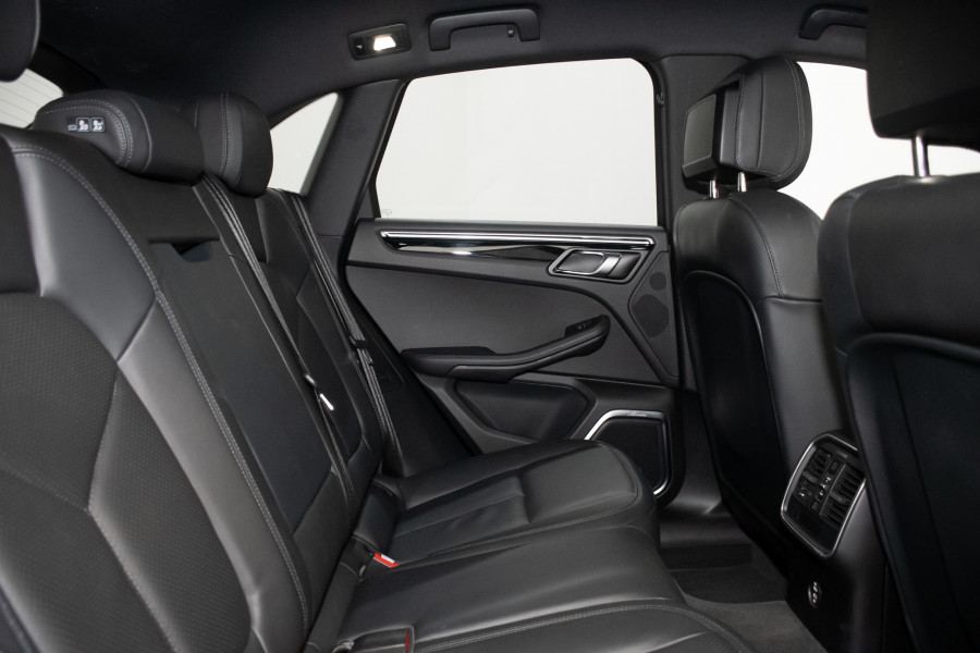 2022 Porsche Macan S SUV Image 3