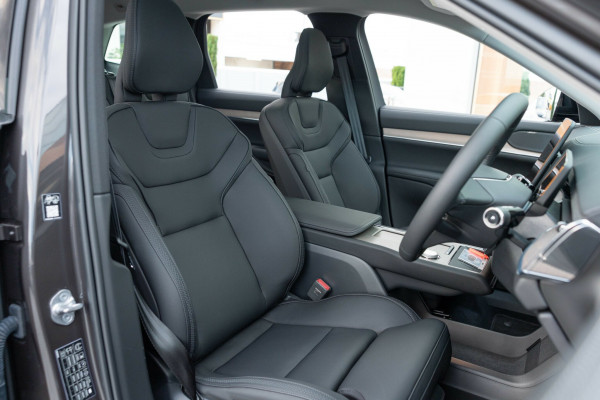 2025 Volvo EX90 No Series Plus Twin Motor SUV Image 16