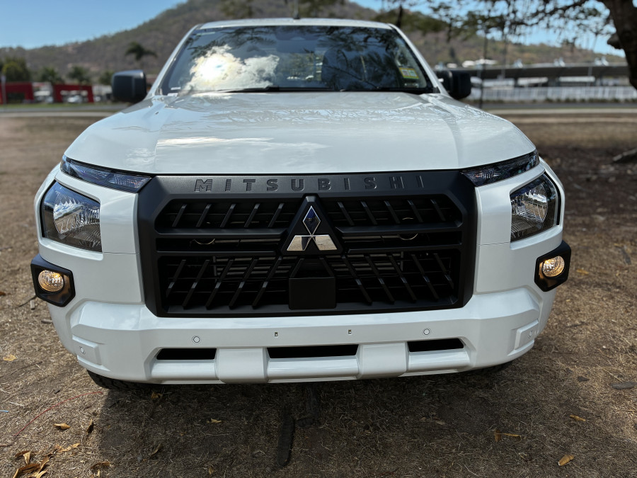 2026 Mitsubishi Triton MV  GLX Cab Chassis Image 2