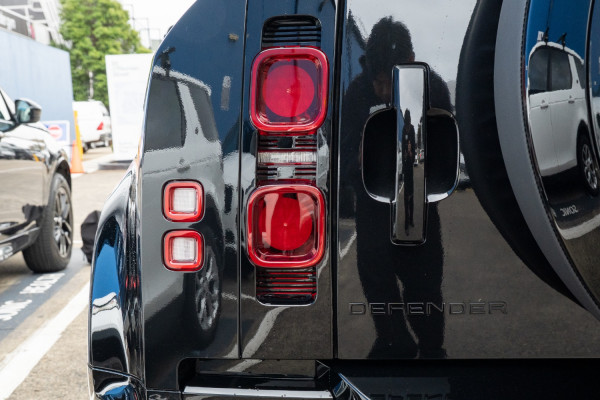 2025 MY25.5 Land Rover Defender L663 110 D350 X-Dynamic HSE SUV image 21