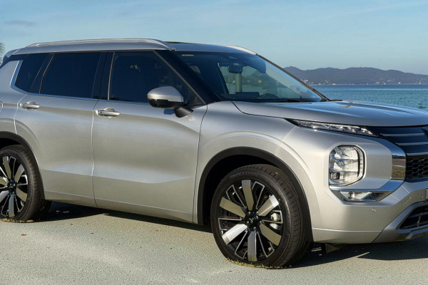 2025 Mitsubishi Outlander ZM Exceed SUV Image 2