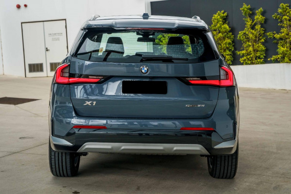 2025 BMW X1 U11 sDrive18i SUV image 3