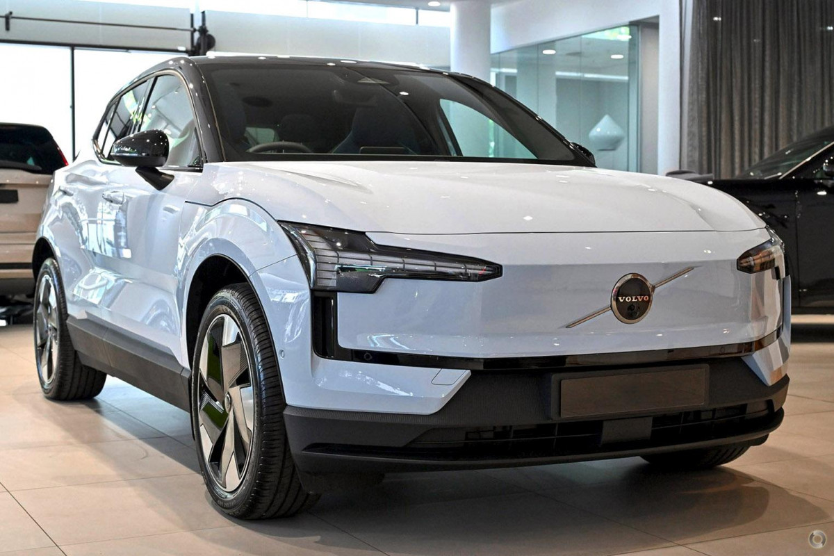 2026 Volvo EX30  Single Motor Extended Range Plus SUV