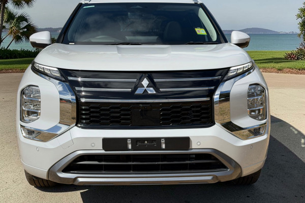 2025 Mitsubishi Outlander ZM Exceed SUV Image 2