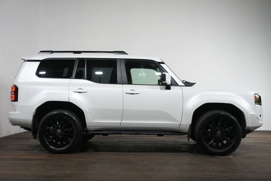 2026 Toyota LandCruiser Prado VX SUV Image 4