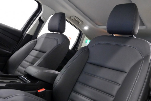 2018 Ford Escape Titanium 11 of 26