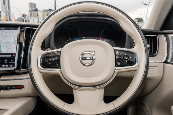 2022 Volvo XC60 UZ B5 Inscription SUV Image 10