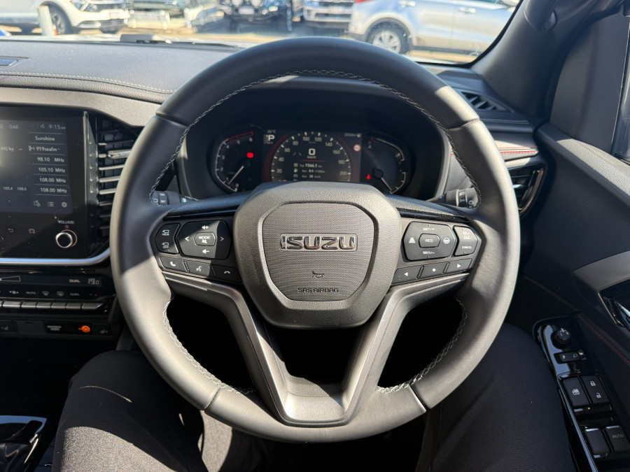 2026 Isuzu MU-X RJ X-TERRAIN SUV Image 15