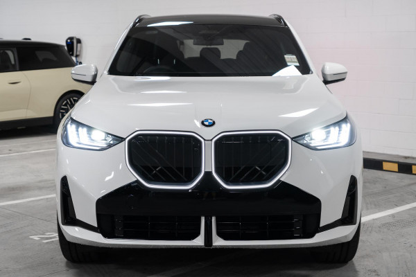 2026 BMW X3 G45 30e xDrive SUV image 3