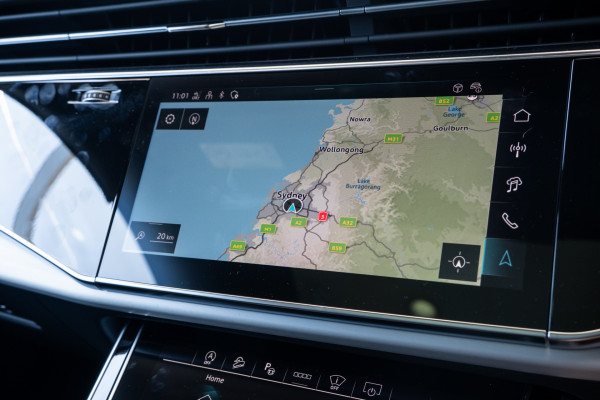 2025 Audi Q7 4M 50 TDI S line SUV image 9