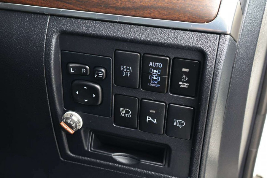 2016 Toyota LandCruiser VDJ200R Sahara SUV Image 18