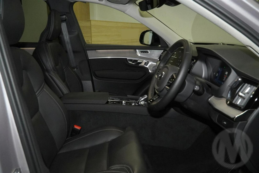 2025 MY26 Volvo XC90 L Series Ultra B5 Dark SUV Image 17
