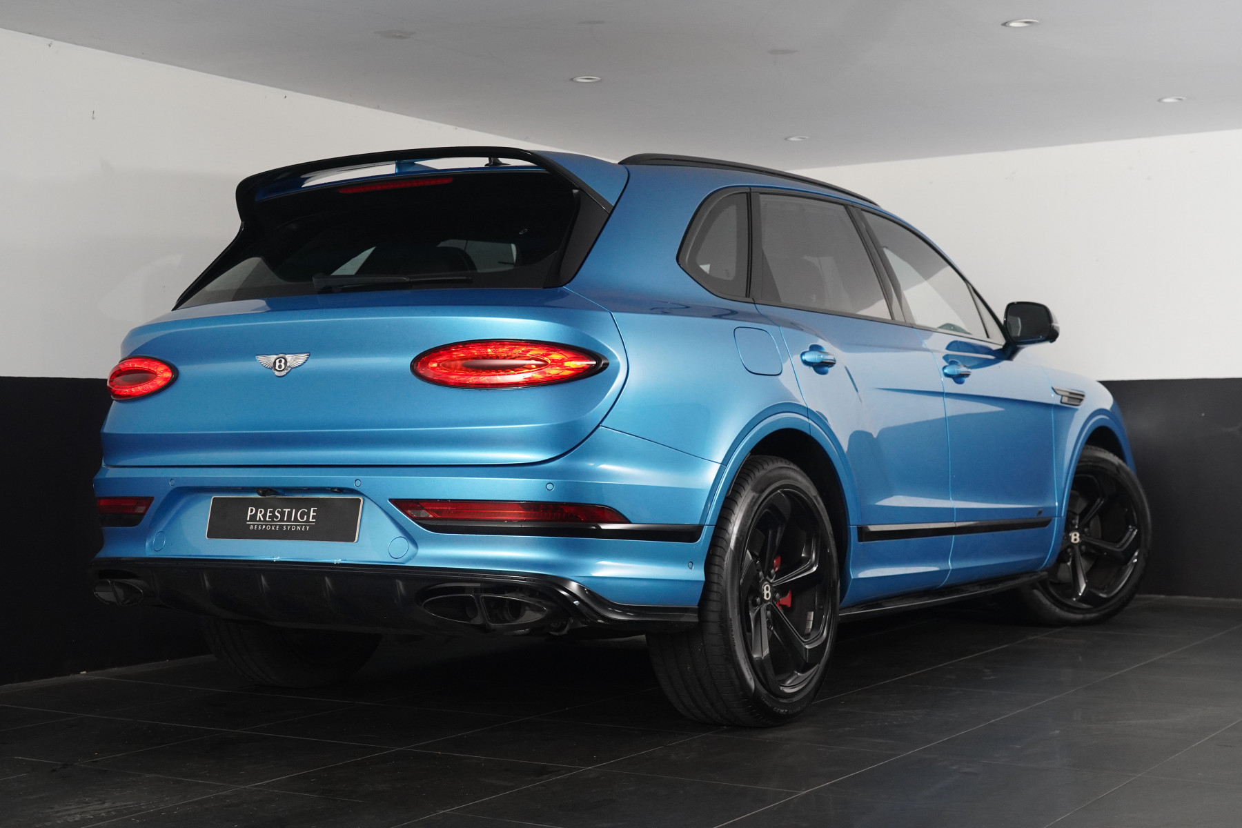 2024 Bentley Bentayga V8S Black Line SUV Image 7