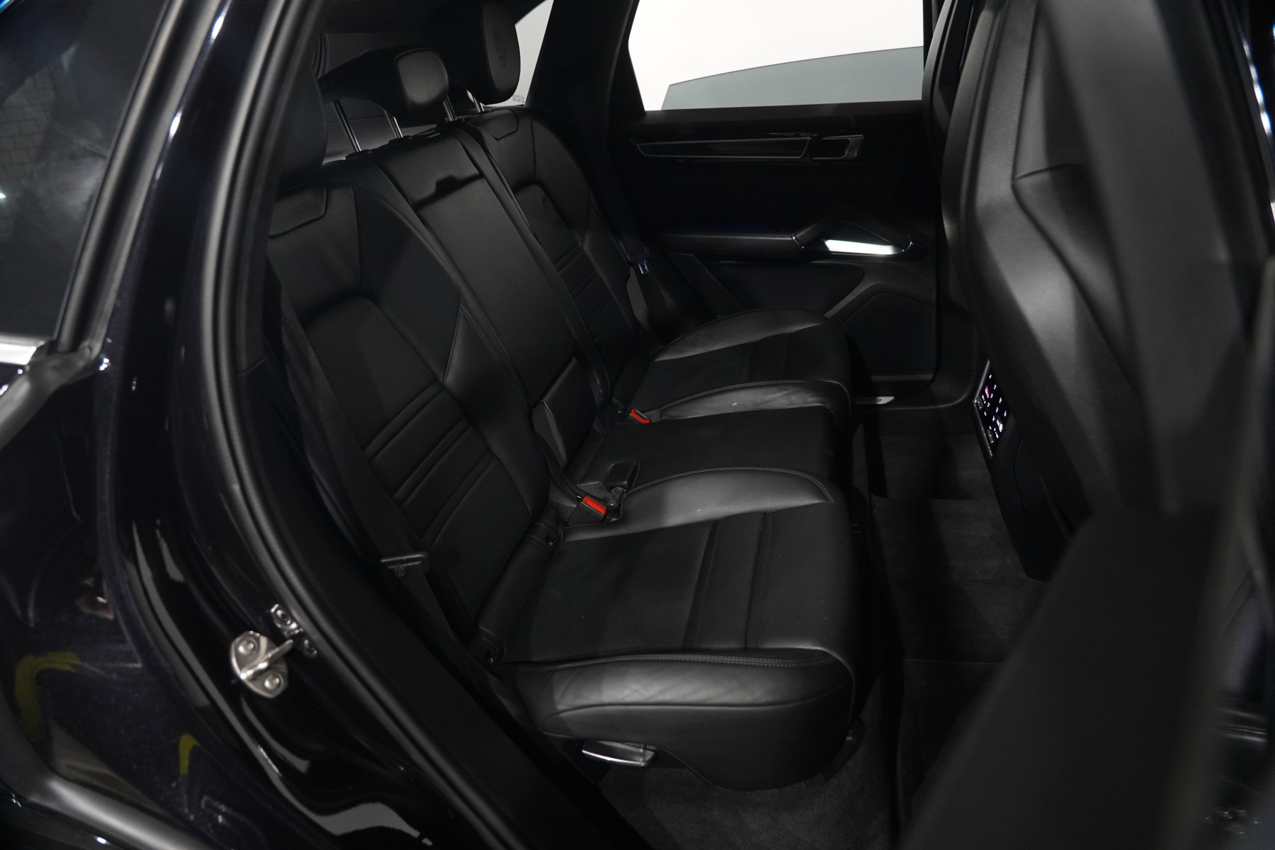 2019 Porsche Cayenne Turbo SUV Image 30