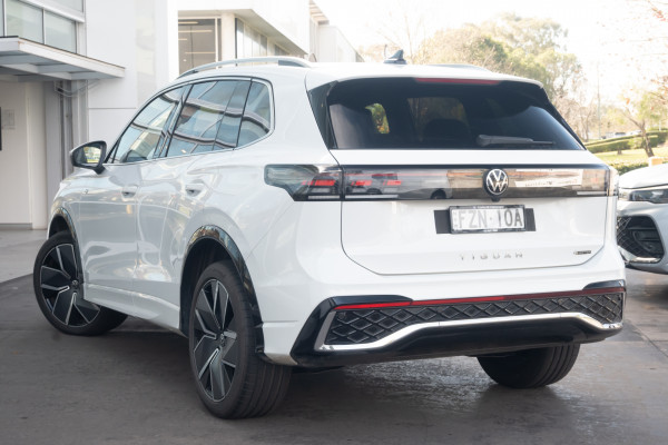 2025 Volkswagen Tiguan CT 195TSI R-Line SUV image 2
