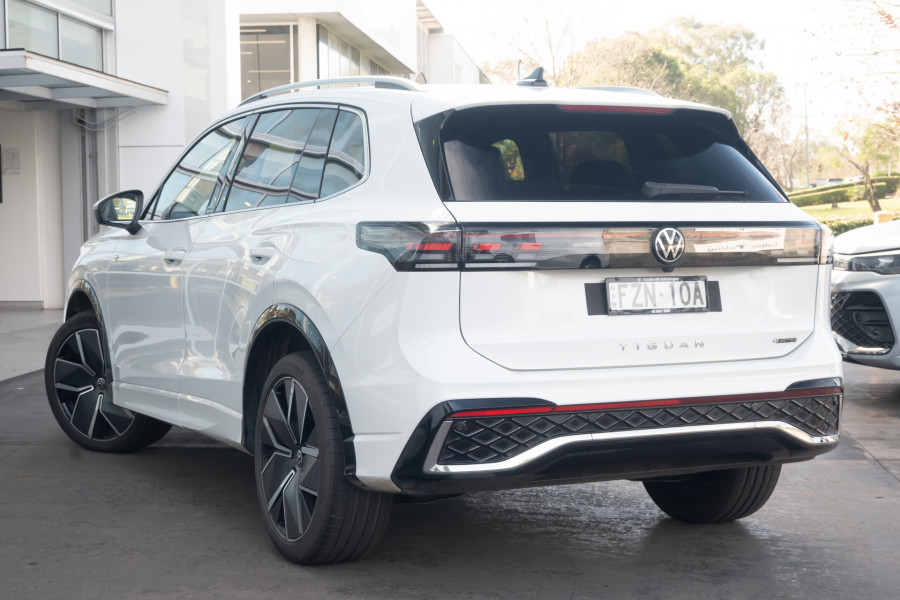 2025 Volkswagen Tiguan CT 195TSI R-Line SUV Image 2