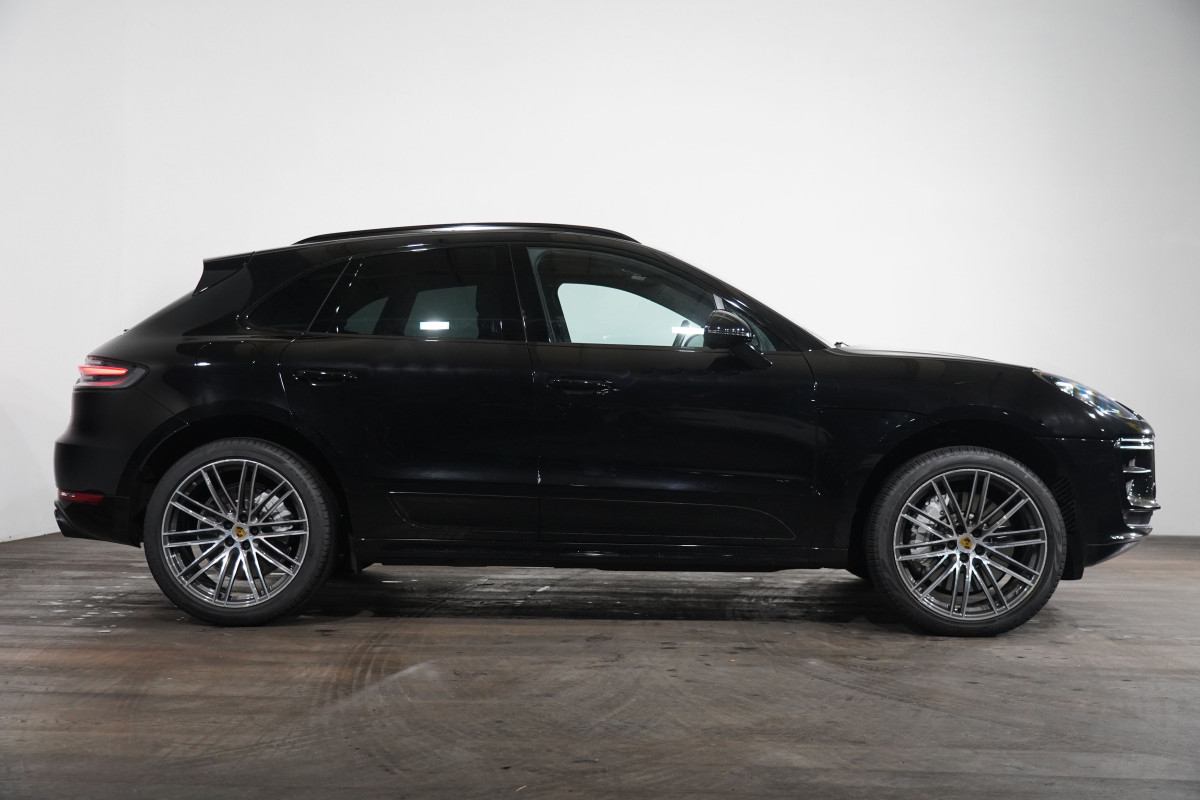 2020 Porsche Macan Turbo SUV Image 4