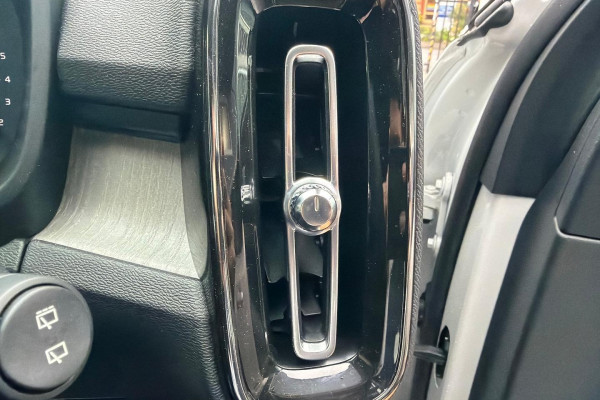 2025 MY26 Volvo XC40 XZ Plus B4 SUV Image 19