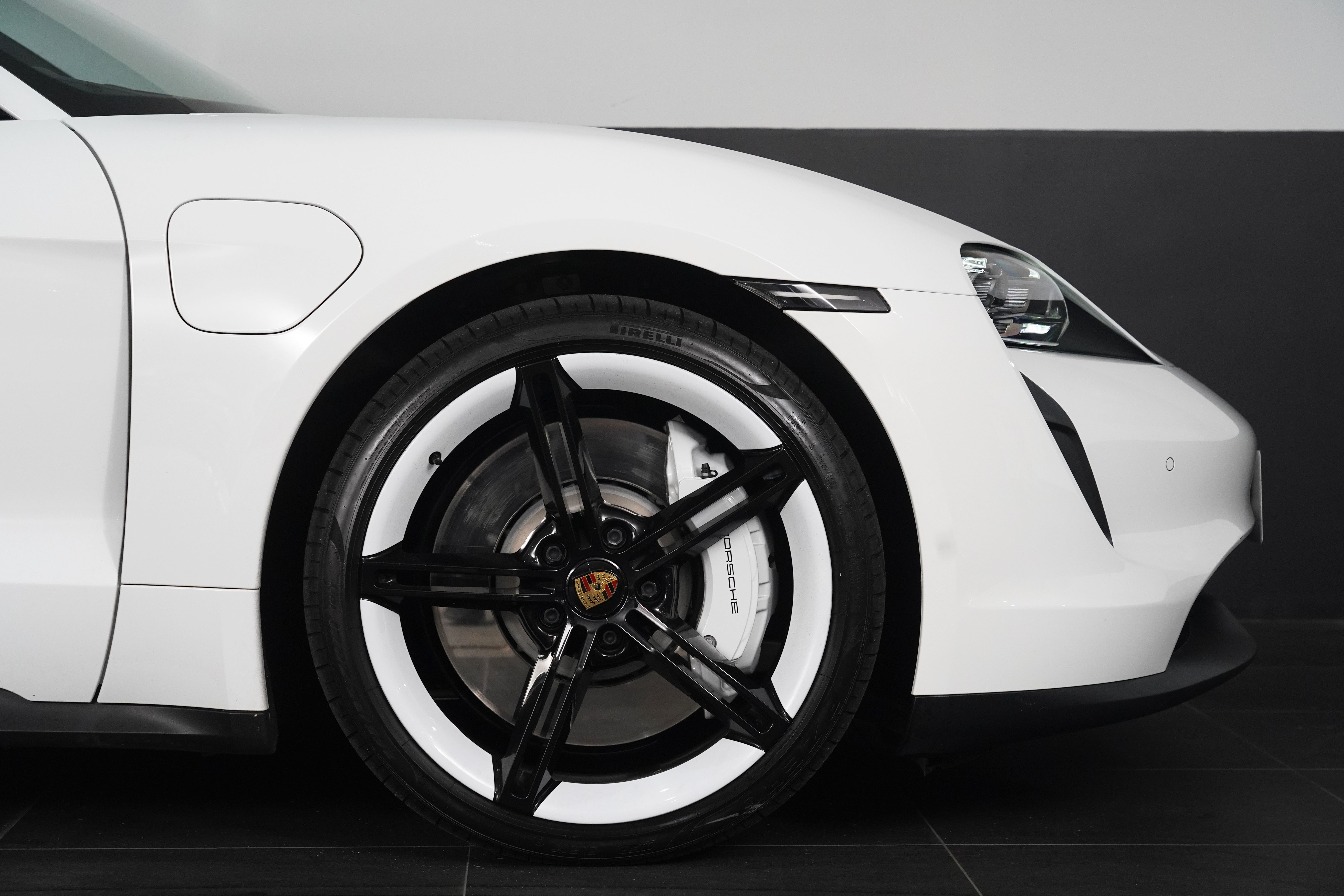 2021 Porsche Taycan 4S Coupe Image 16