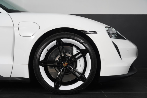 2021 Porsche Taycan 4S Coupe Image 16