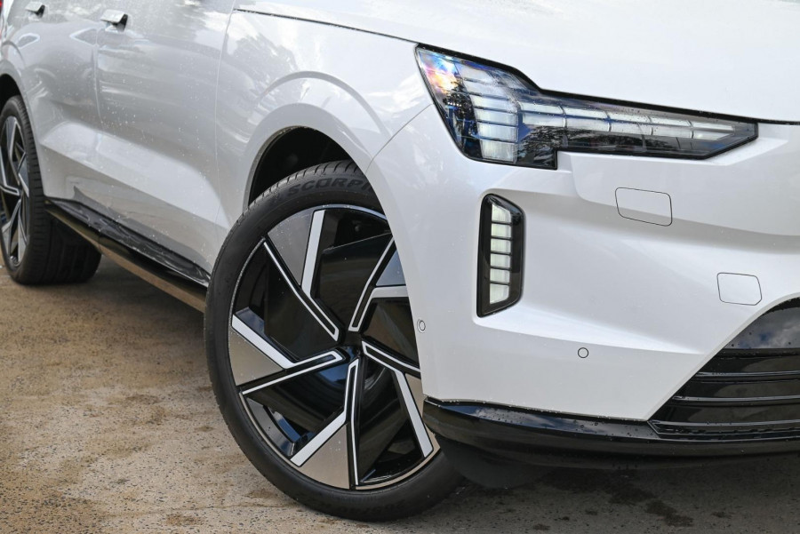 2026 Volvo EX90  Ultra Twin Motor Performance SUV Image 21