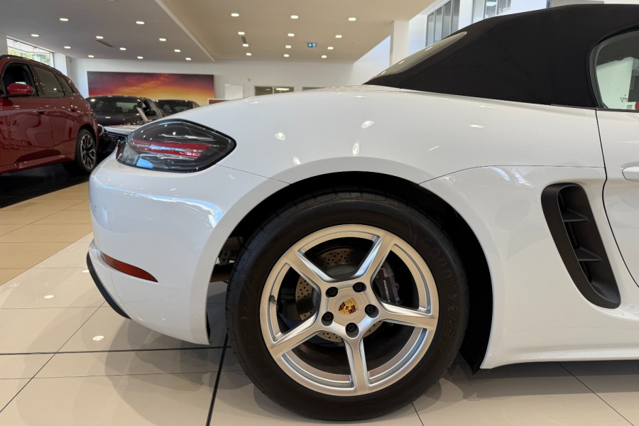2016 MY17 Porsche 718 982  Convertible Image 18