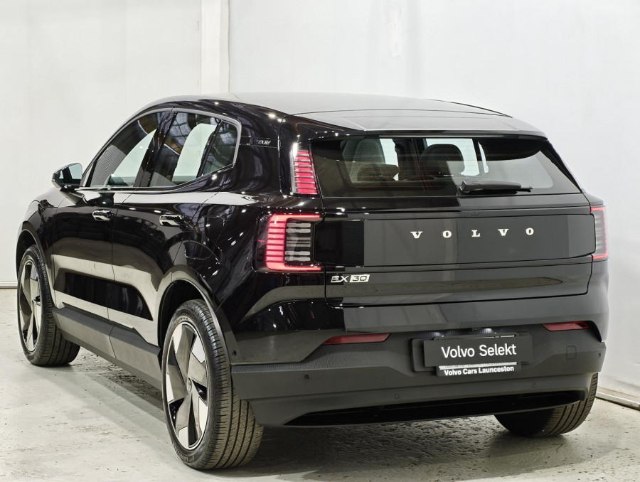 2024 Volvo EX30  Single Motor Extended Range Ultra SUV Image 5