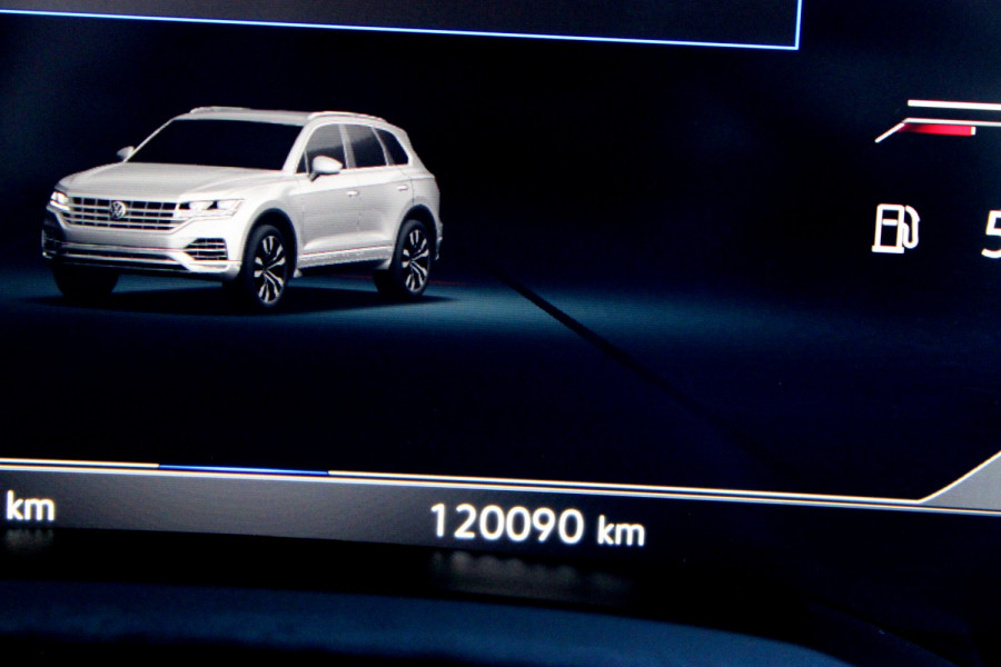 2020 MY21 Volkswagen Touareg CR V8 TDI R-Line SUV Image 25