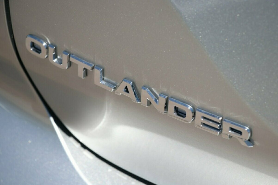 2024 Mitsubishi Outlander ZM ES SUV Image 21