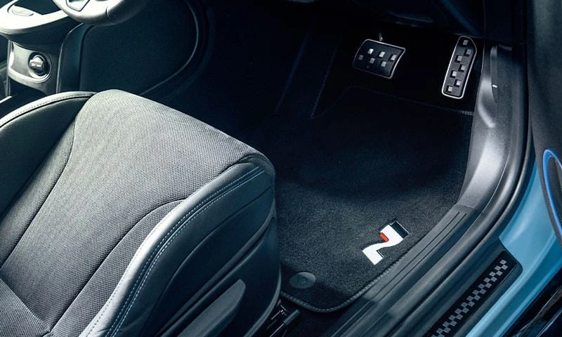 Tailored N carpet floor mats - Double Contrast Stitch with N logo