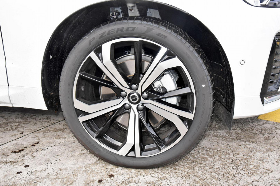 2023 Volvo XC60  Ultimate B6 Dark SUV Image 7