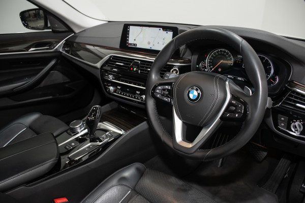 2018 BMW 5 Series 30d Luxury Line Sedan Image 17